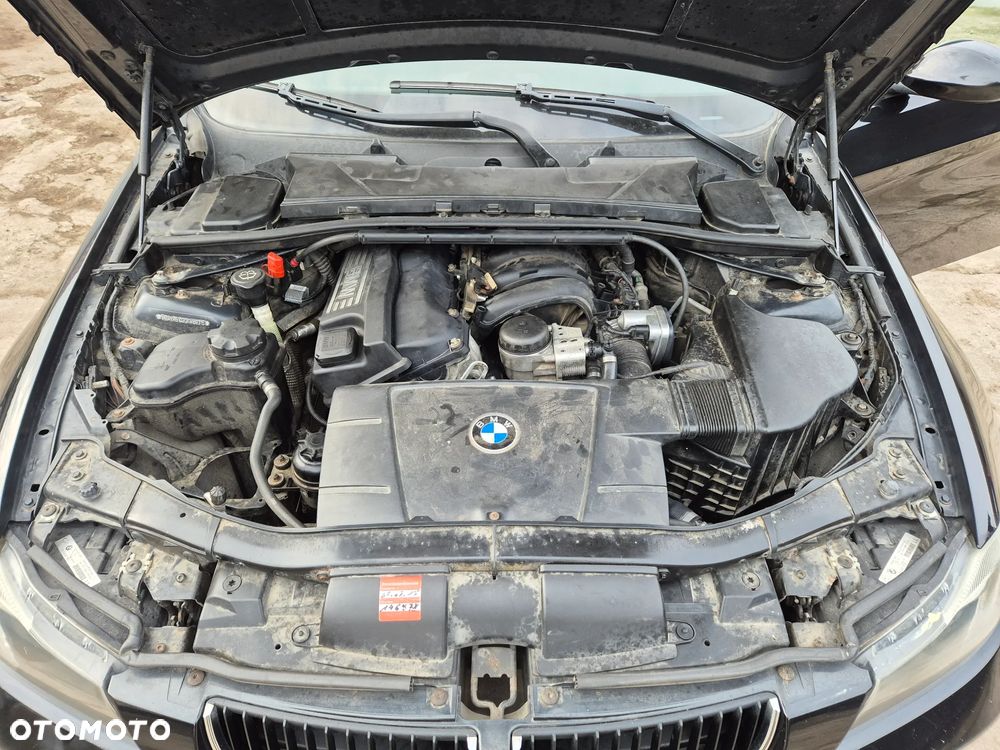 BMW Seria 3 318i - 22
