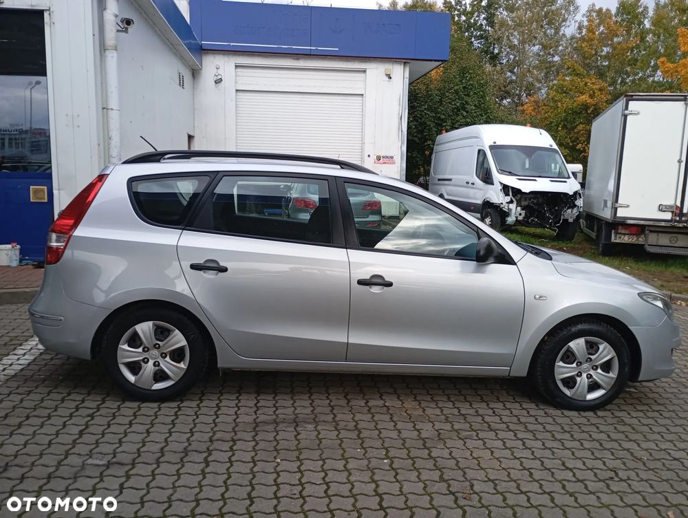 Hyundai i30 i30cw 1.4 blue Comfort - 21
