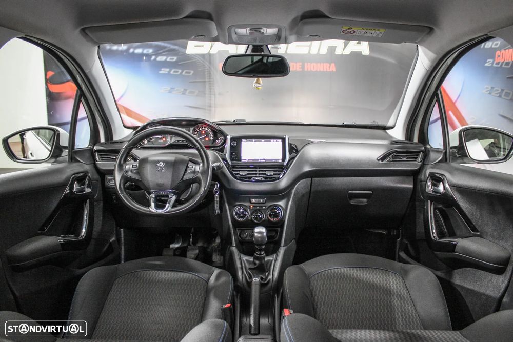 Peugeot 208 2019 photo 3