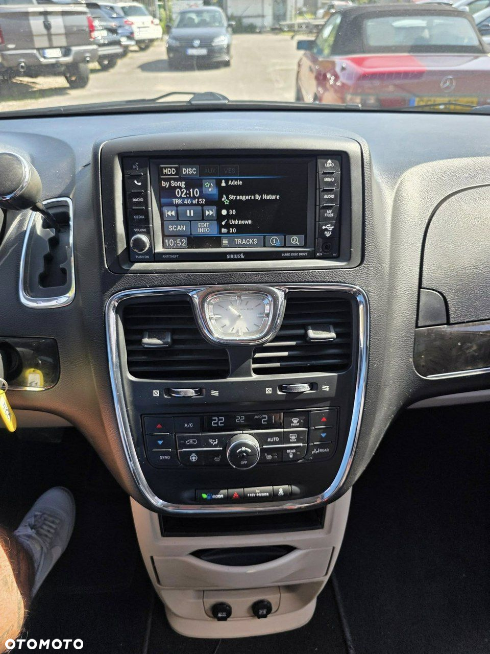 Chrysler Town & Country - 14