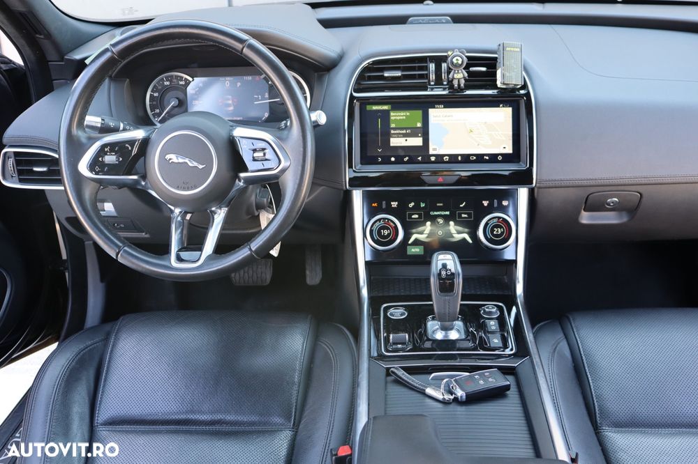 Jaguar XE D180 Aut. R-Dynamic S - 11