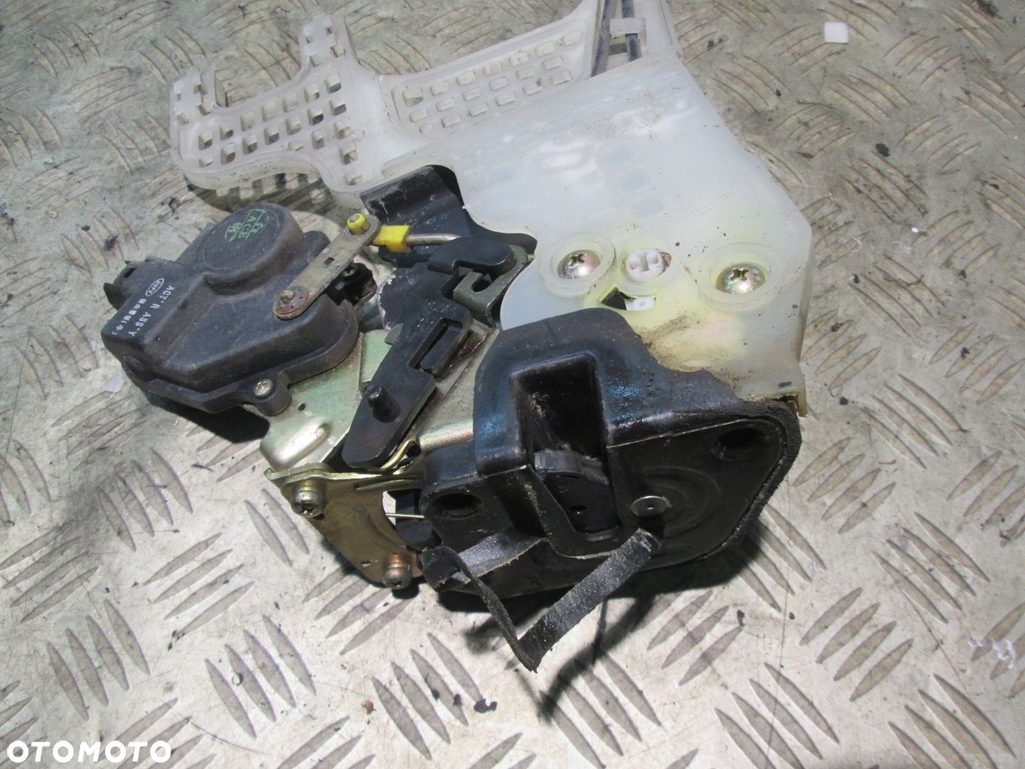 ZAMEK DRZWI PRAWY TYŁ HYUNDAI TUCSON I 04- 5 PIN EUROPA - 2