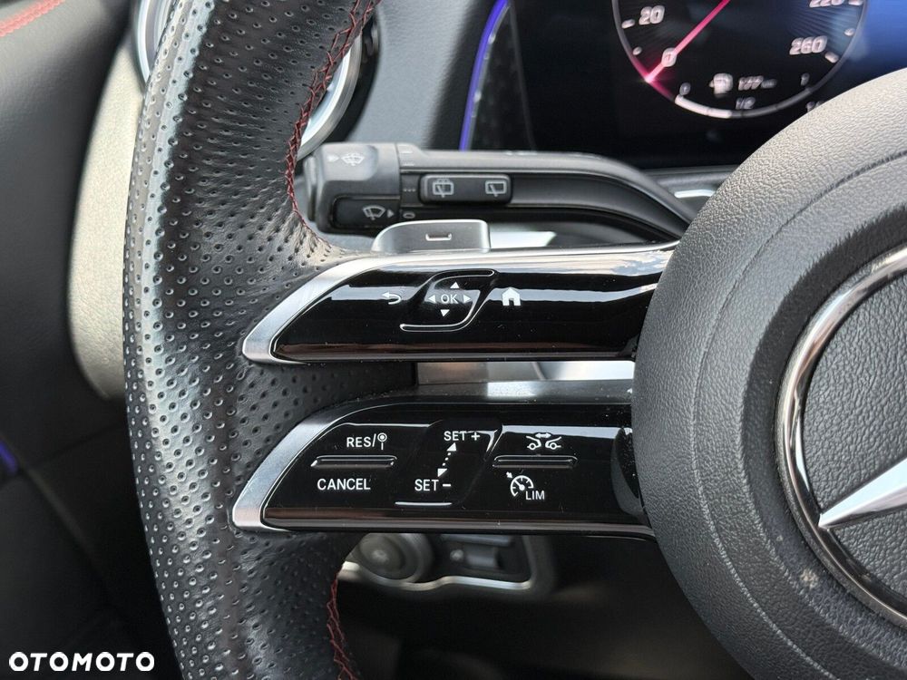 Mercedes-Benz GLB - 11