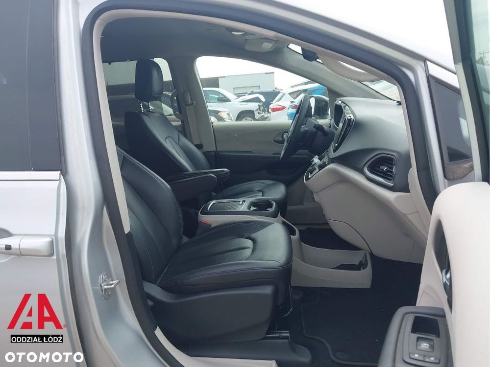 Chrysler Pacifica - 10