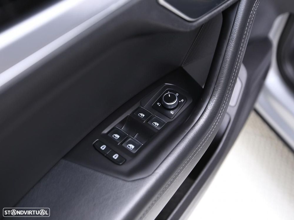 VW Touareg 3.0 TDI V6 Elegance - 19