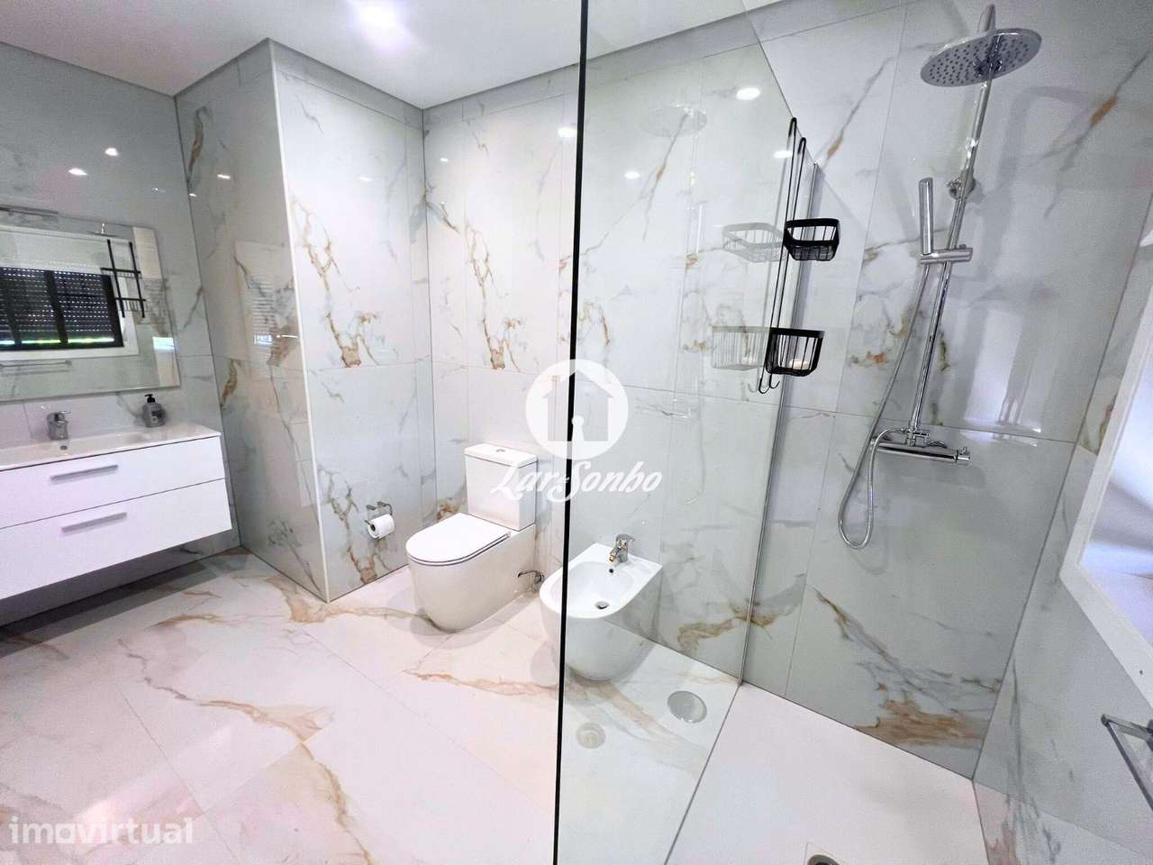 Moradia com acabamentos de Luxo - Grande imagem: 4/31
