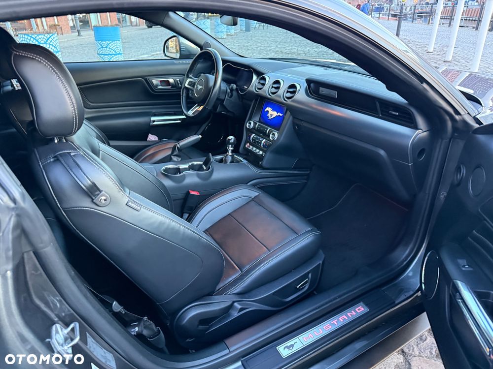 Ford Mustang - 32