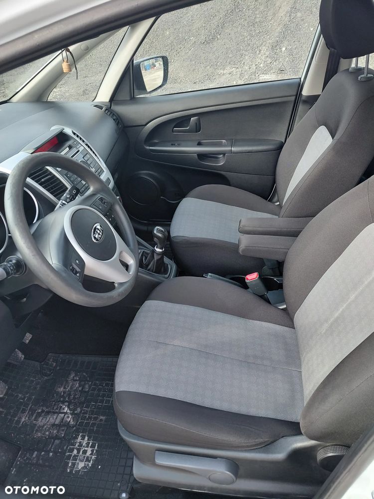 Kia Venga 1.4 L - 11