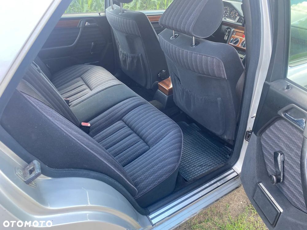 Mercedes-Benz W124 (1984-1993) - 21