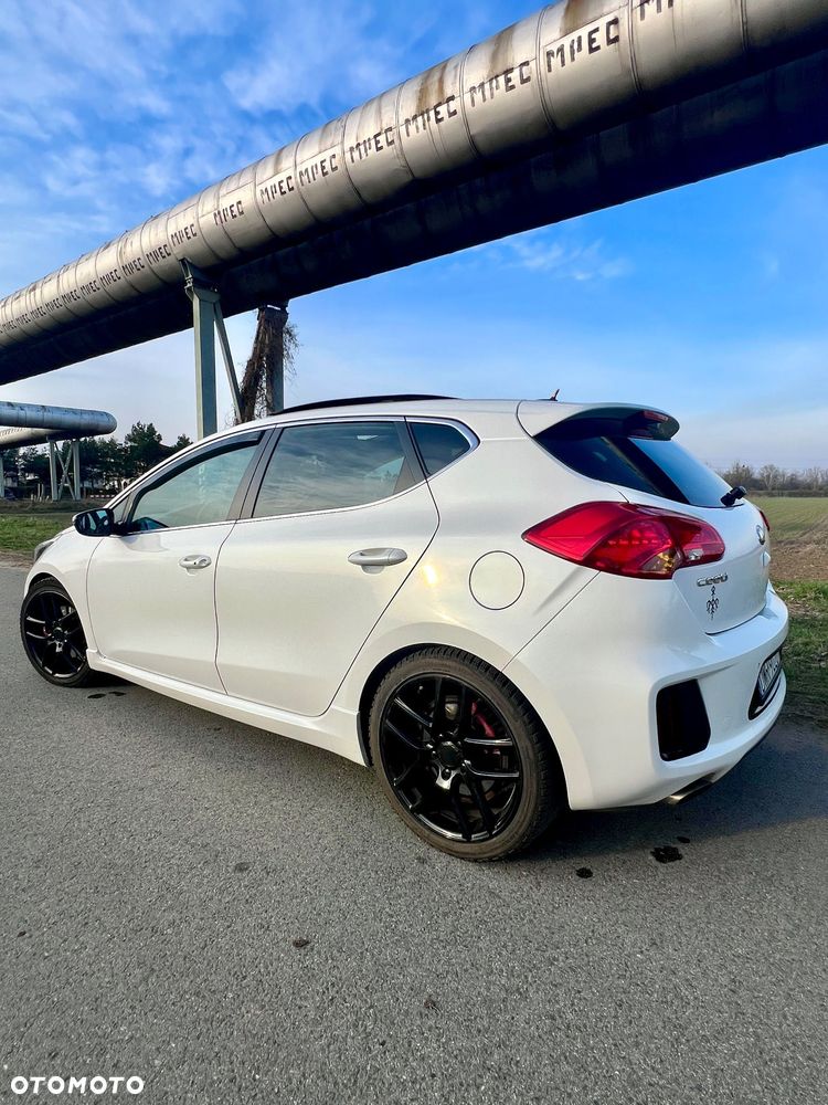 Kia Ceed 1.6 T-GDI GT - 7