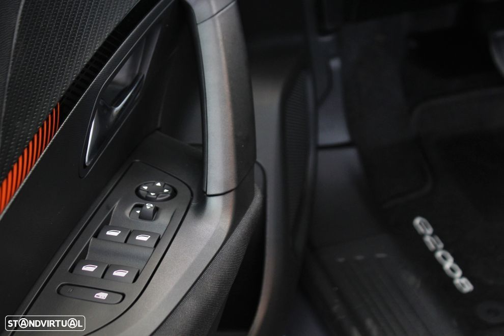 Peugeot e-2008 50 kWh Active Pack - 22