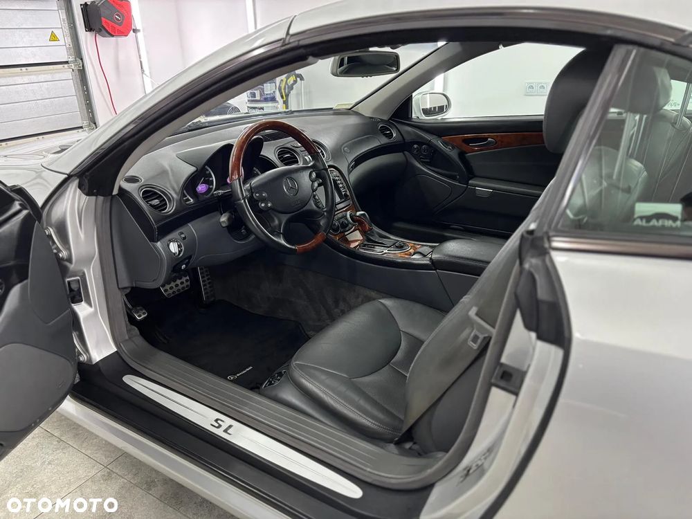 Mercedes-Benz SL - 25