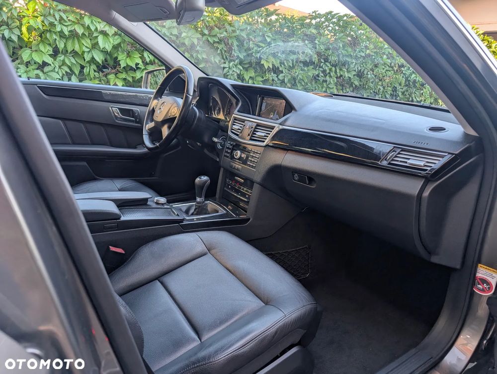 Mercedes-Benz Klasa E 220 CDI BlueEff Avantgarde - 12