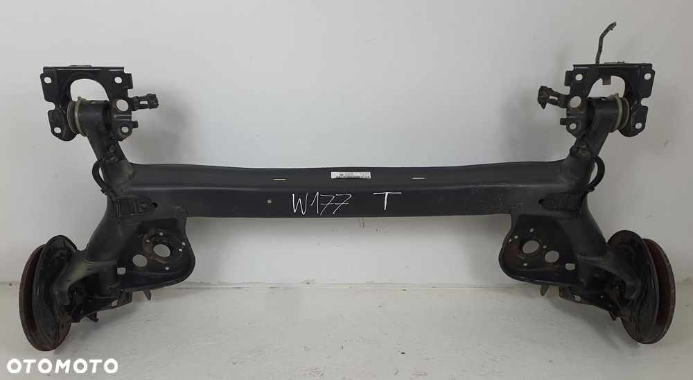 WÓZEK BELKA OŚ ZAWIESZENIA TYŁ MERCEDES W177 - 1