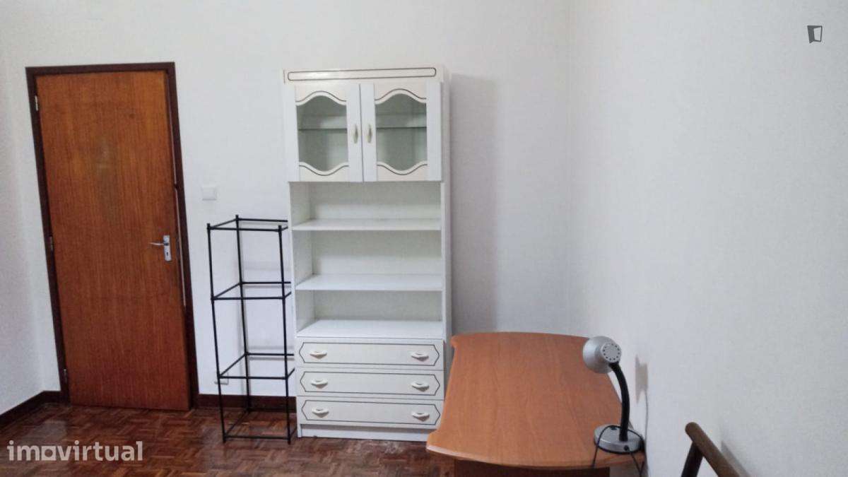 Quarto - localizado em Bairro do Sol Coimbra - Grande imagem: 4/25