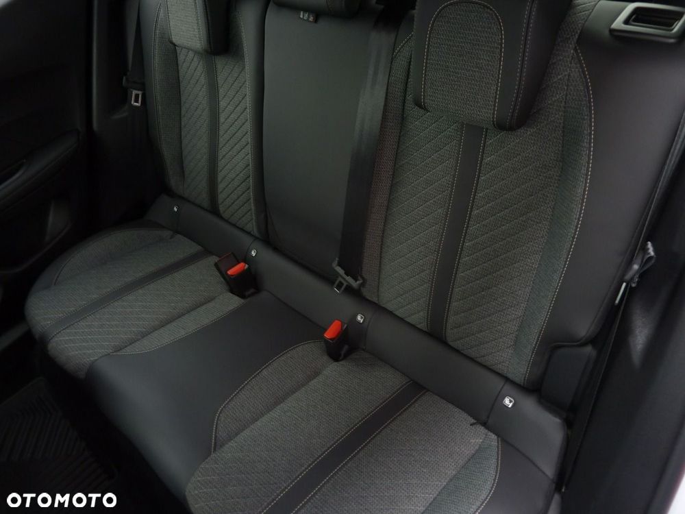 Peugeot 2008 - 11