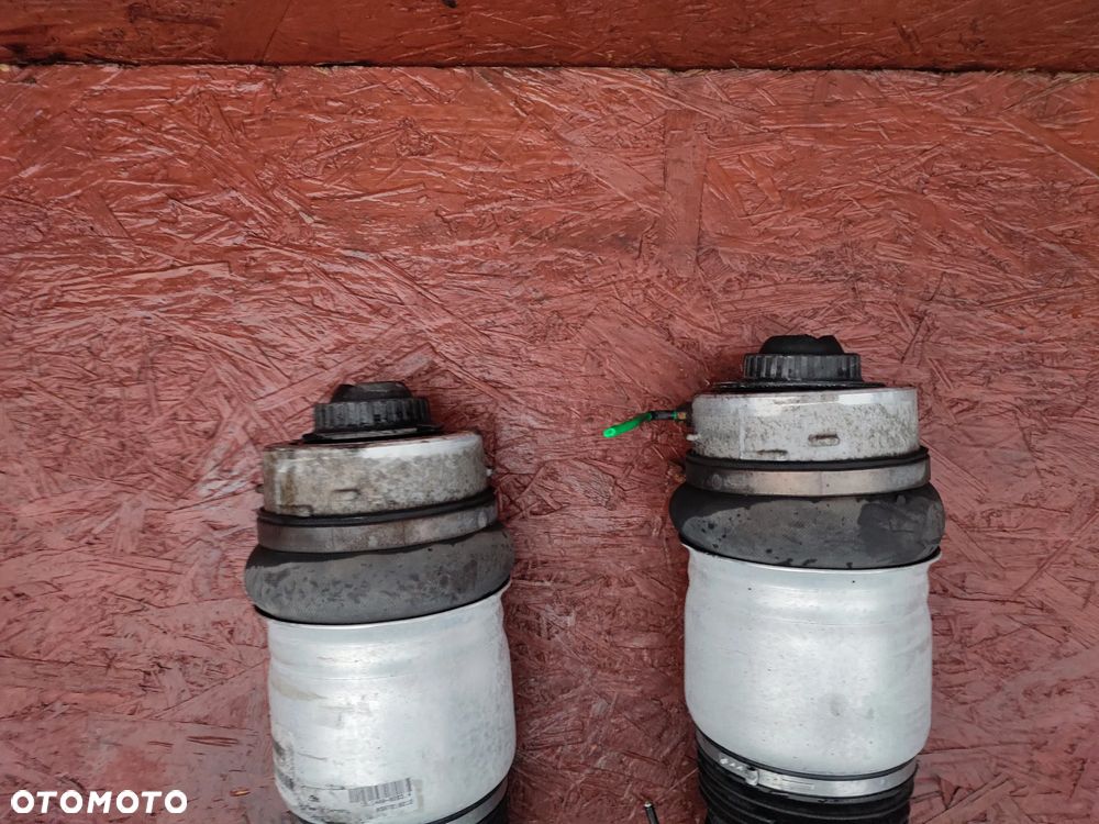 PORSCHE CAYENNE 7L5  ORYGINALNE AMORTYZATORY PRZEDNIE / MIECHY PNEUMATYKA LEWY / PRAWY W BDB STANIE O NR. 7L5412021AK / 0307210212 OEM - 4