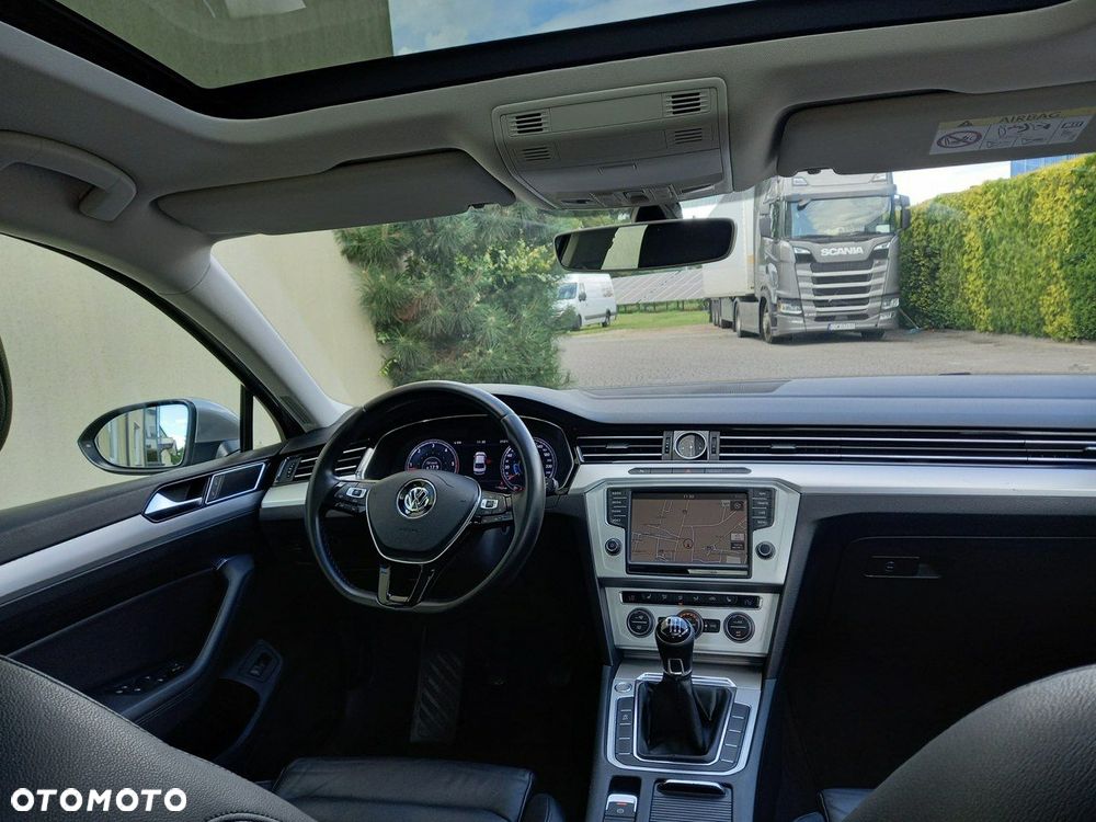 Volkswagen Passat 2.0 TDI (BlueMotion Technology) Highline - 28