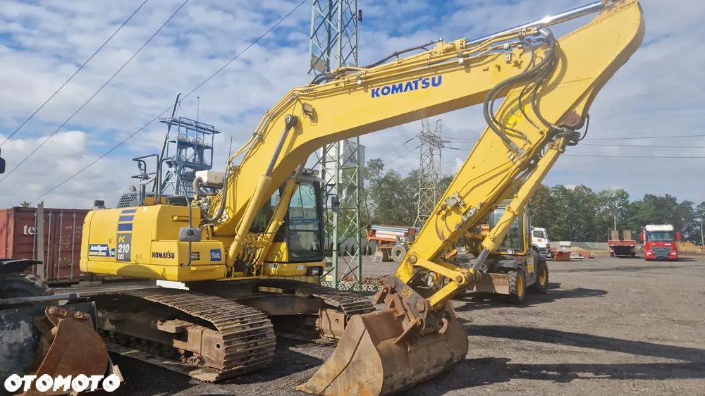 Komatsu PC210 LCi-10 - 12