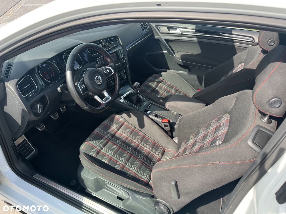 Volkswagen Golf - 16