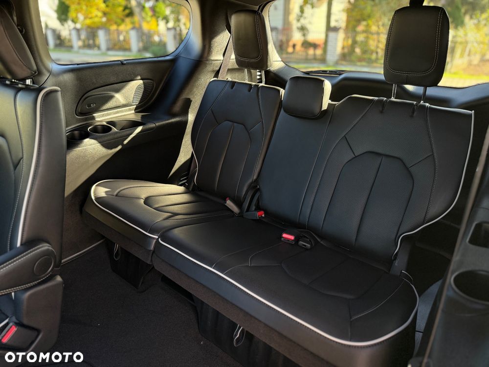 Chrysler Pacifica - 27
