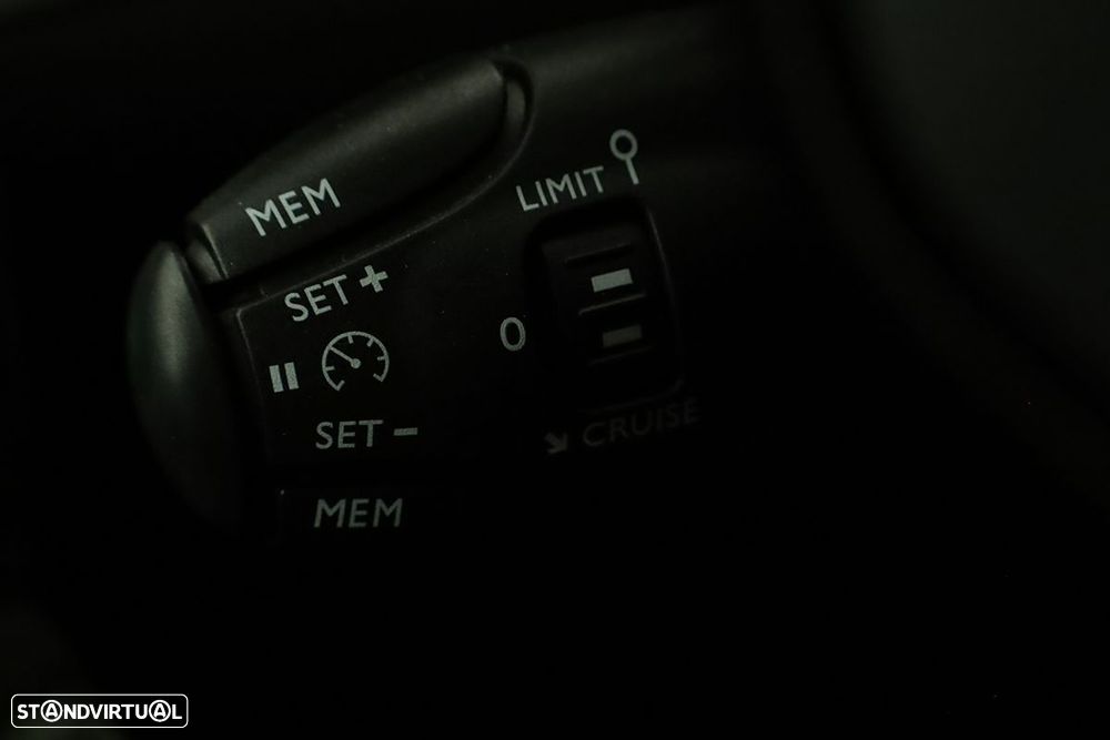 Peugeot 2008 1.2 PureTech GT EAT8 - 18