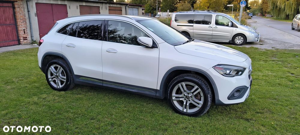 Mercedes-Benz GLA - 10