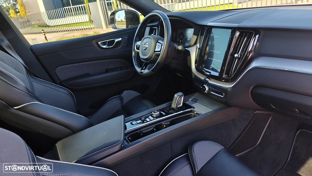 Volvo XC 60 2.0 T8 PHEV R-Design AWD - 27