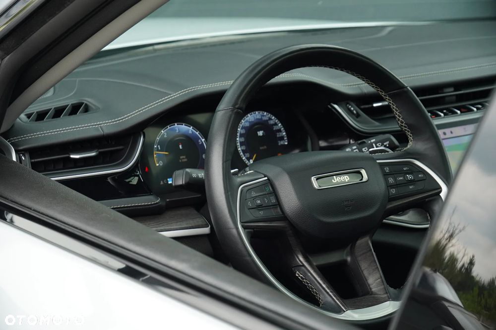 Jeep Grand Cherokee - 22