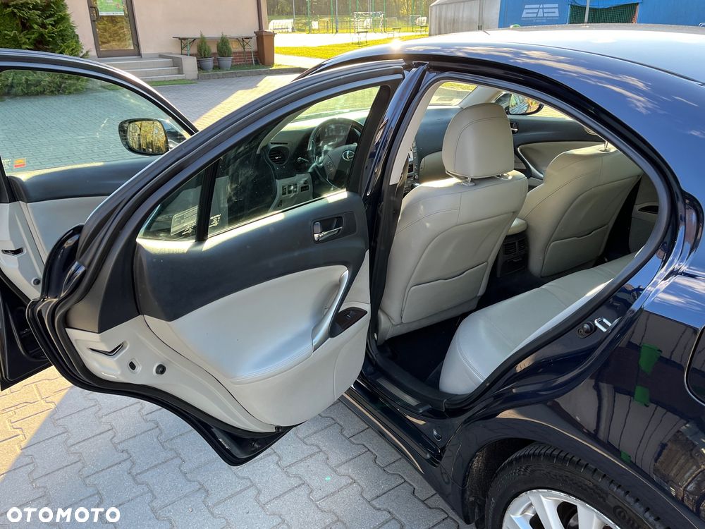 Lexus IS 250 Prestige - 12