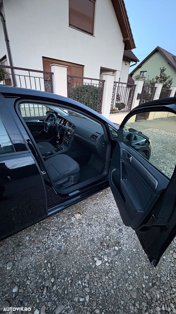 Volkswagen Golf - 22