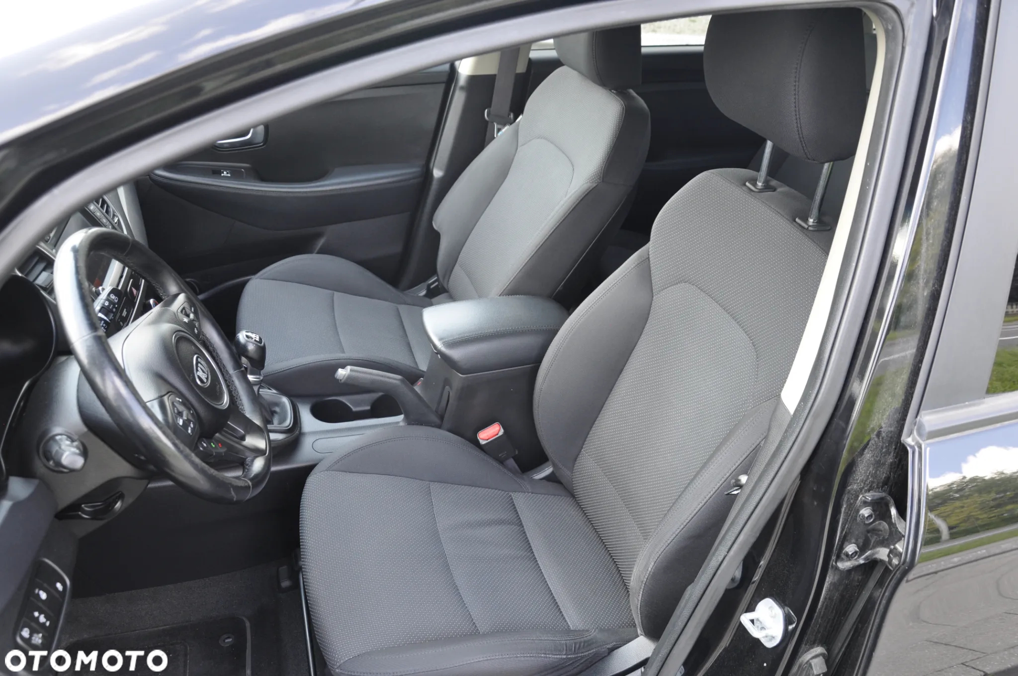 Kia Carens 1.7 CRDi 136 Dream Team Edition - 26