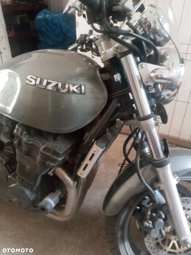 Suzuki GSX - 2