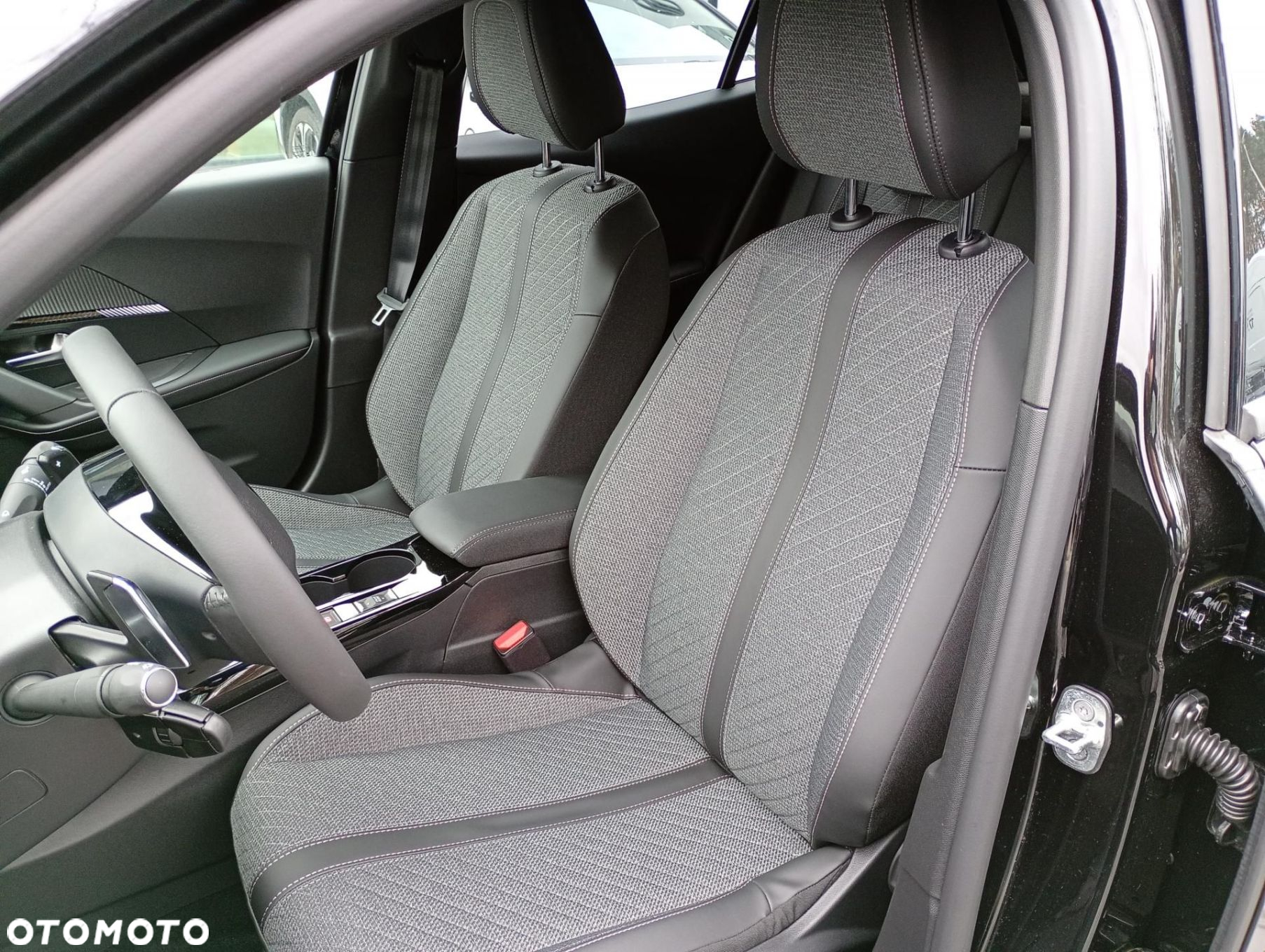 Peugeot 2008 - 11