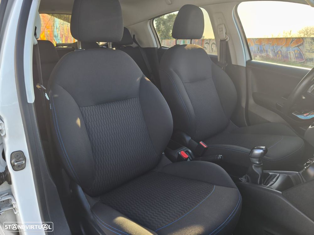 Peugeot 208 1.2 PureTech Signature - 18