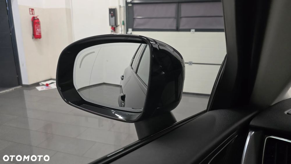 Volvo XC 60 B4 D AWD Plus Dark - 35