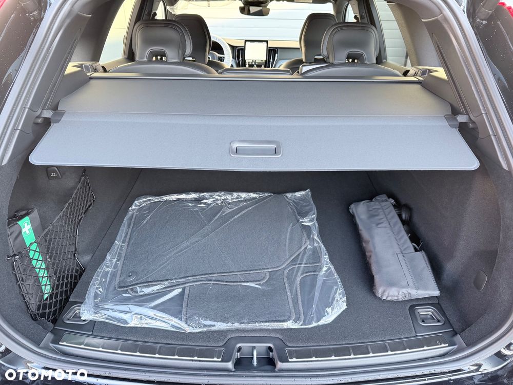 Volvo XC 60 B5 B AWD Plus Black Edition - 26