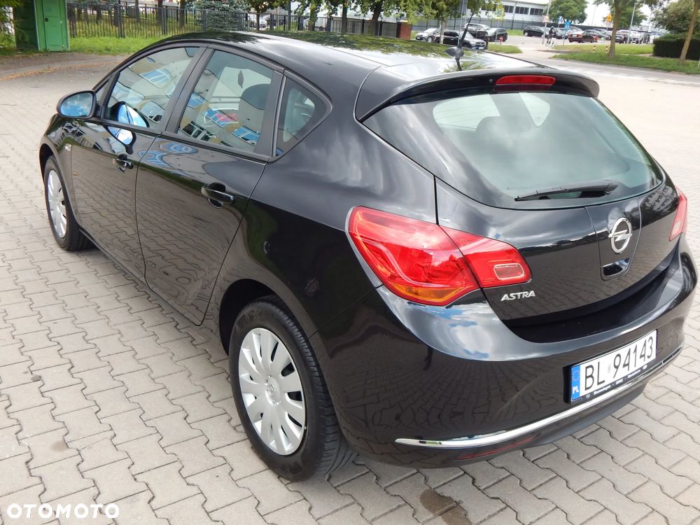 Opel Astra 1.6 150 Jahre - 4