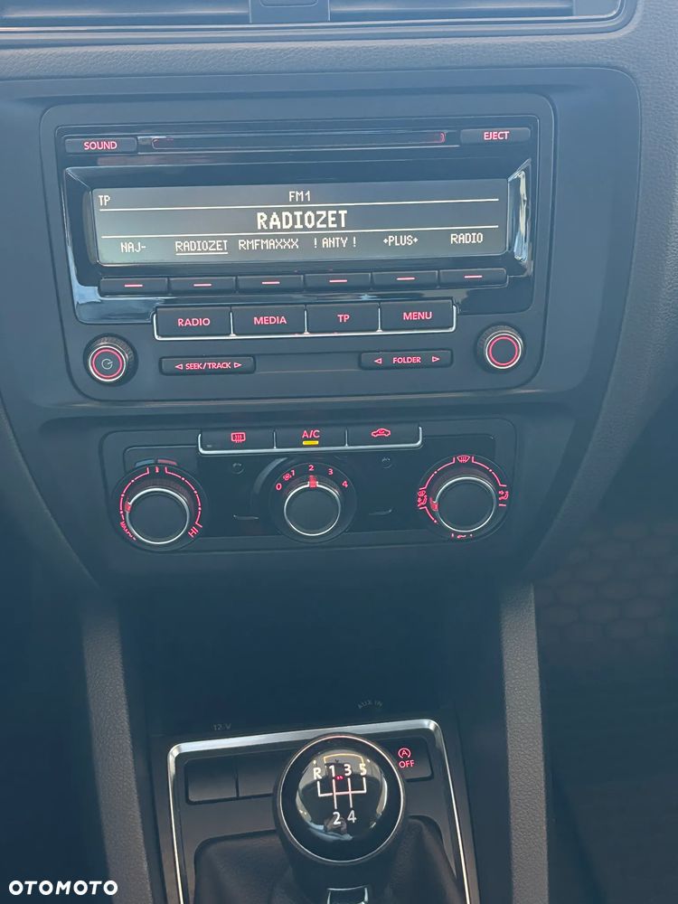 Volkswagen Jetta 2.0 TDI DPF BMT Trendline - 20