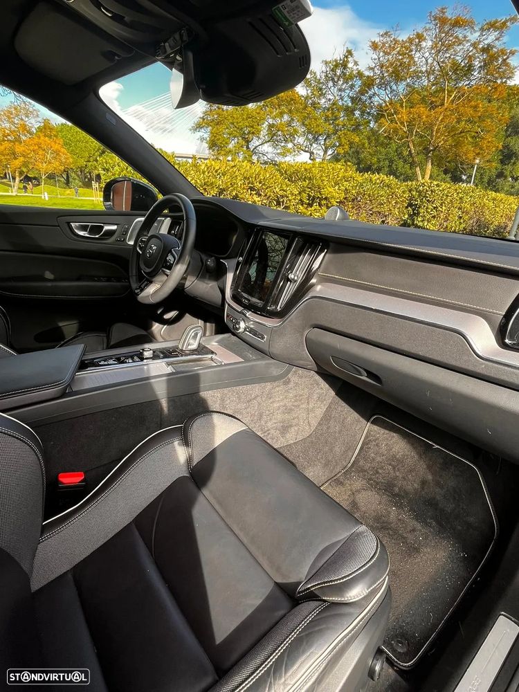 Volvo XC 60 2.0 T6 PHEV R-Design AWD - 13