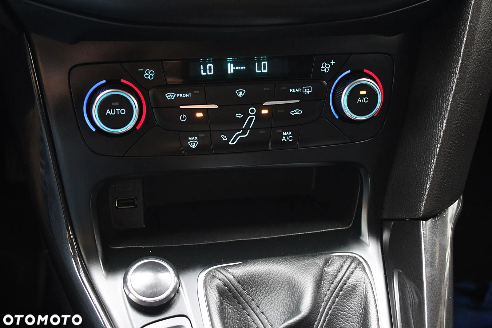 Ford Focus 1.5 EcoBlue Start-Stopp-System TITANIUM - 11