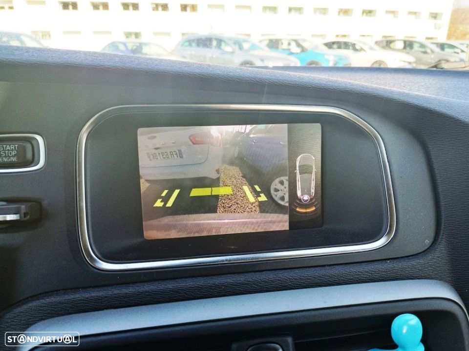 Volvo V40 2.0 D2 Momentum Geartronic - 19