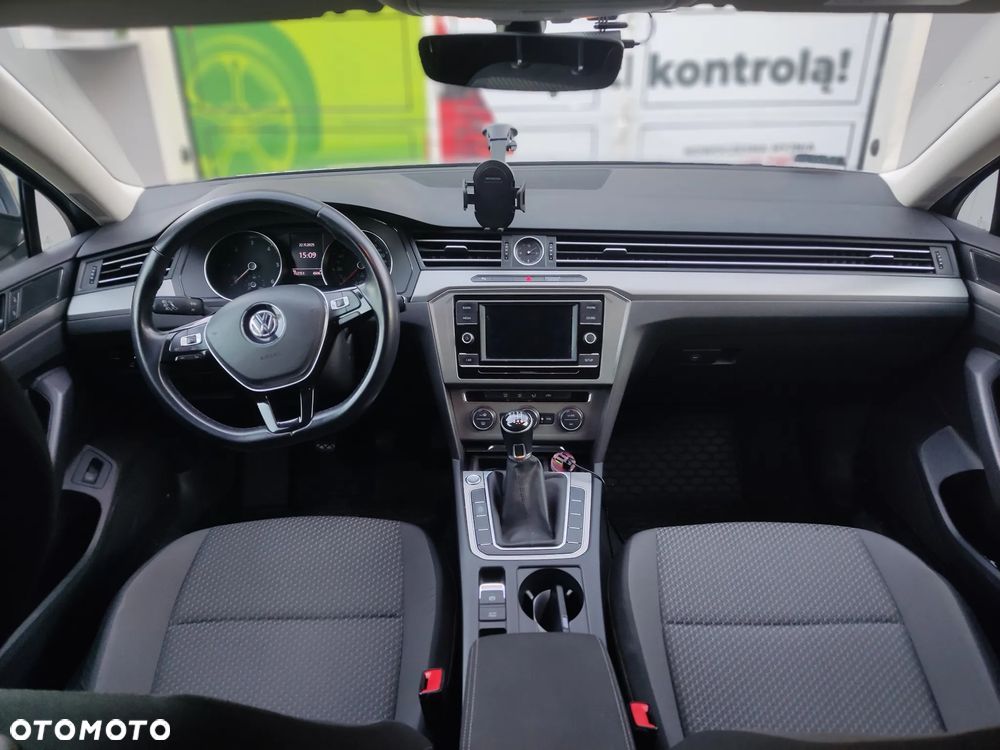 Volkswagen Passat 2.0 TDI BMT Trendline - 12
