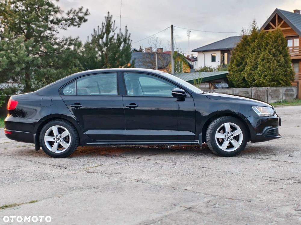 Volkswagen Jetta 1.2 TSI Trendline - 4