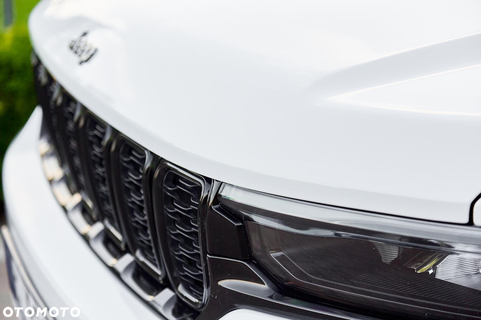 Jeep Grand Cherokee - 31