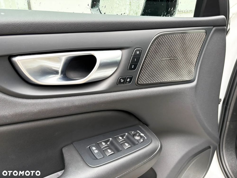 Volvo S60 B5 B AWD Plus Dark - 26