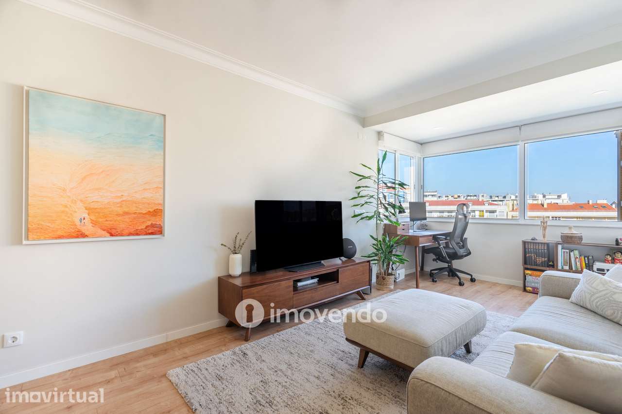 Apartamento T2, totalmente renovado e com áreas amplas, em Benfica - Grande imagem: 5/53