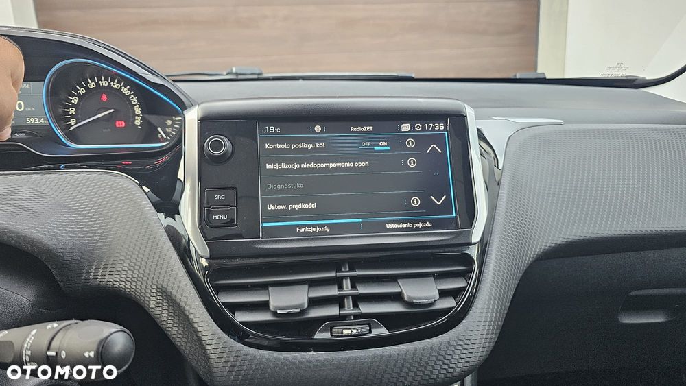 Peugeot 2008 1.2 Pure Tech GPF Allure S&S - 20