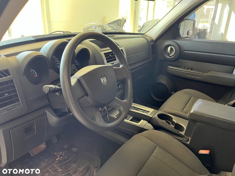 Dodge Nitro - 7