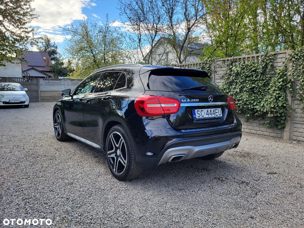 Mercedes-Benz GLA - 4